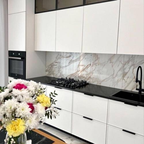 Наша кухня сразу после капитального ремонта и монтажа гарнитура. 04