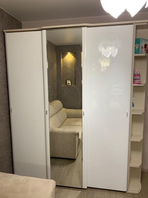 Закончили ремонт.  Комната небольшая и было необходимо спальное место. 09