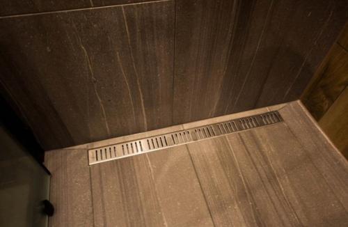 Интересное оформление ванной комнаты. 03