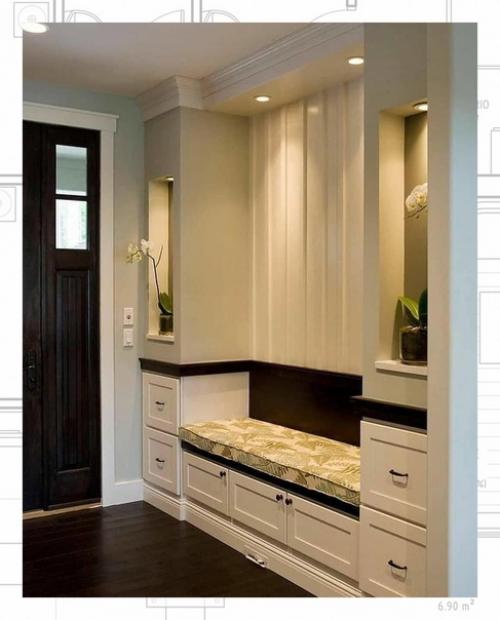 Может показаться, что коридору не стоит уделять много внимания при ремонте хотя бы потому, что он является самой маленькой комнатой дома. 03