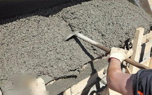 Как построить недорогой забор из необрезной доски. 02 Как построить недорогой забор из необрезной доски. 02