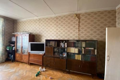 Все мы знаем, что сделать крутой интерьер в новостройке намного легче, чем в старом жилом фонде. 01