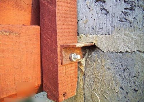 Как построить недорогой забор из необрезной доски. 04 Как построить недорогой забор из необрезной доски. 04