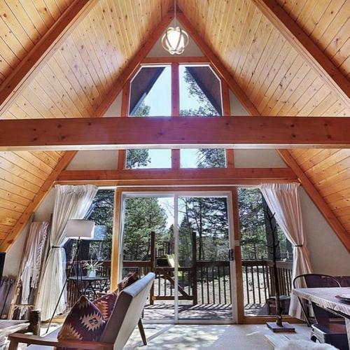 Просто красивый классический американский A - Frame из Колорадо. 04