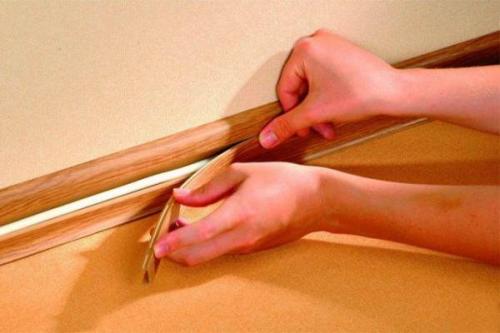 Как крепить плинтуса на пол. 02