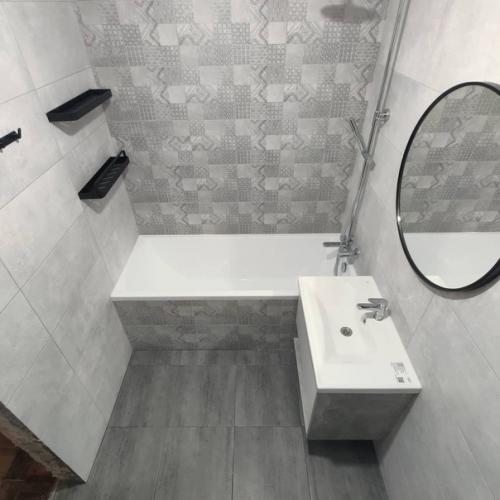 Давайте разберём особенности этой ванной комнаты: 08