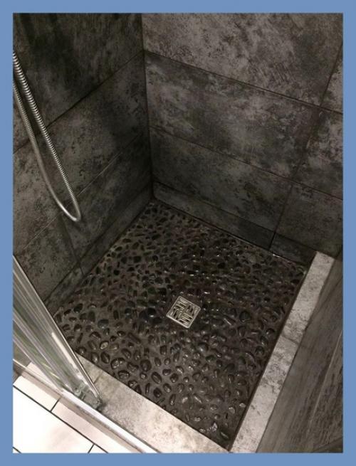 22 вадрата.  Жена была дизайнером, результат мне нравится, даже ванная зашла, хотя был против этой плит и. 06