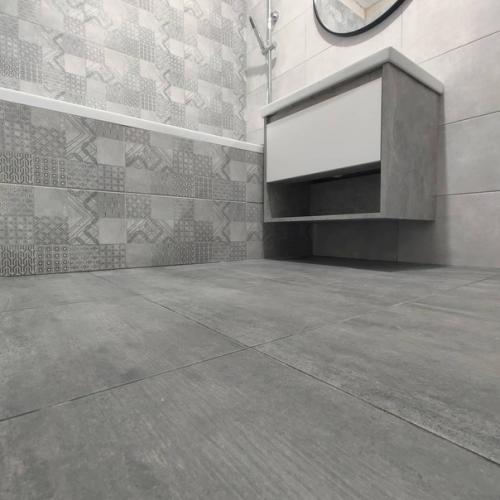 Давайте разберём особенности этой ванной комнаты: 07