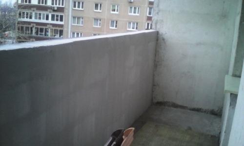 Решили с барбосом лоджию утеплить так он теперь оттуда не вылазит. 01