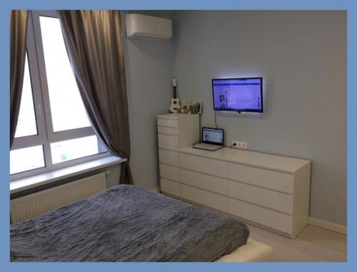 22 вадрата.  Жена была дизайнером, результат мне нравится, даже ванная зашла, хотя был против этой плит и. 02