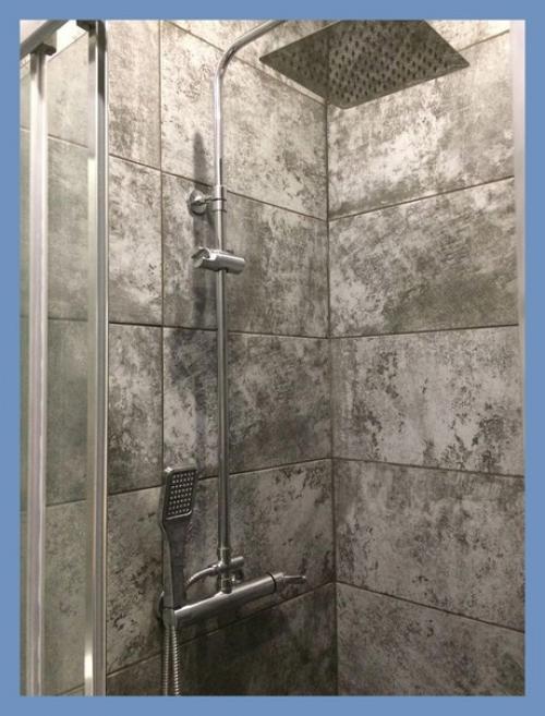 22 вадрата.  Жена была дизайнером, результат мне нравится, даже ванная зашла, хотя был против этой плит и. 07