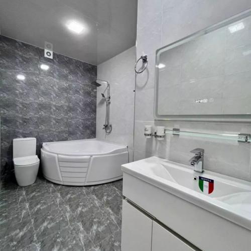 Новый евродом, 3. 4 сотки, 3 уровня, 6 комнат + холл. 04