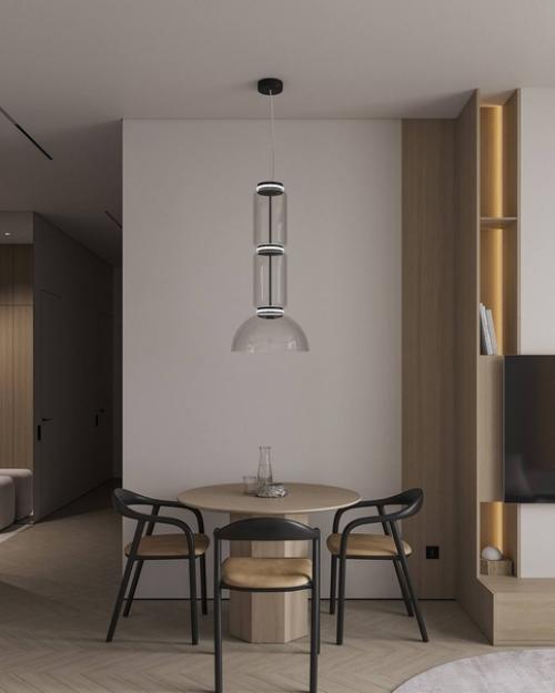 Гостиная в небольшой квартире, площадью 60 квадратных метров, с уютным интерьером предназначена для семьи из трех человек. 05