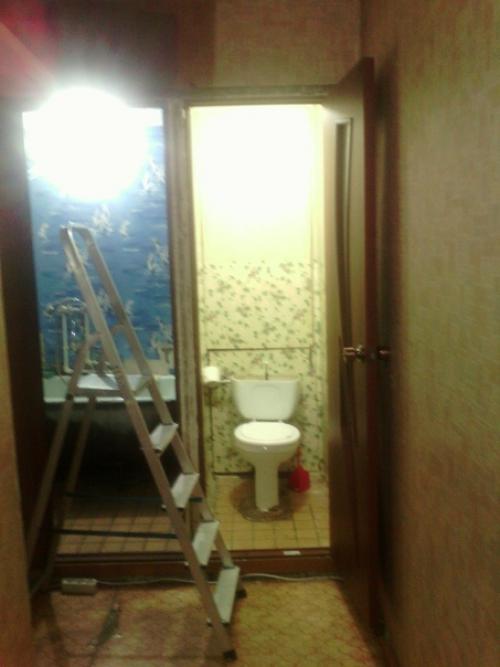 С подругой сделали вот такой ремонт в санузле своими руками девчонки тоже могут удивить! 09