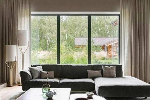 Современное шале, в котором царит гармония природы и архитектуры. 08