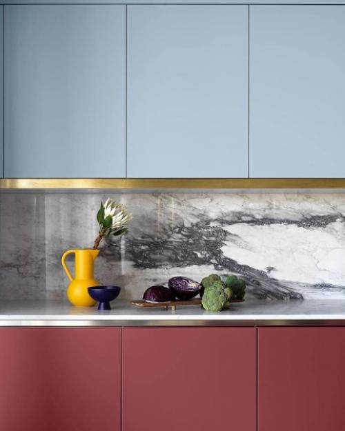 Реализованный интерьер кухни - гостиной для тех кому нравится дизайн поярче и насыщеннее. 08