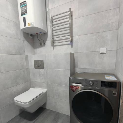 Давайте разберём особенности этой ванной комнаты: 02