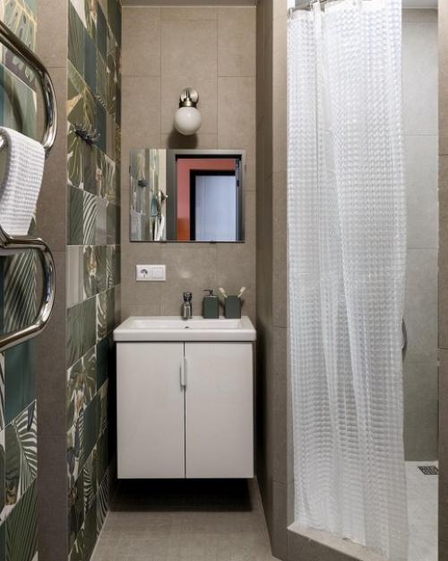 При входе выделена общая прихожая, из которой ведут две двери в разные апартаменты. 08