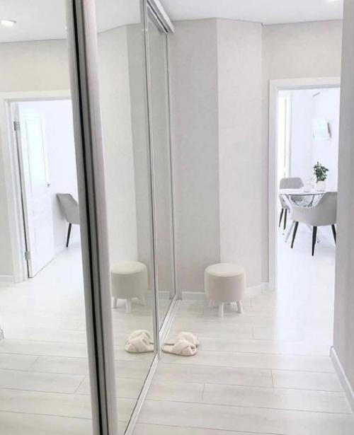 В целом, дизайн квартиры в светлых тонах имеет ряд преимуществ: 08