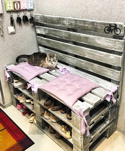 Мебель из паллет хорошо выглядит в лофтовых интерьерах, а также в саду. 03