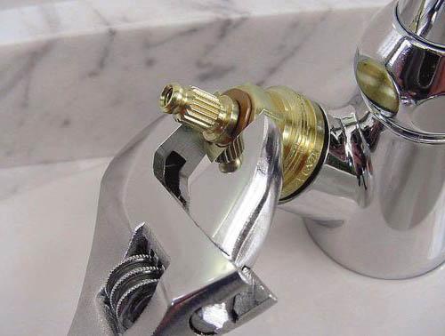 Как правильно снять и заменить кран - буксу. 03 Как правильно снять и заменить кран - буксу. 03