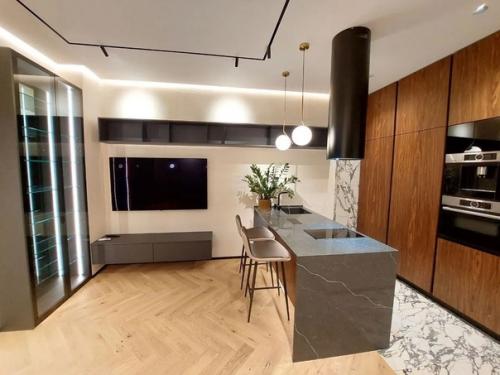 В квартире выполнен качественный дизайнерский ремонт с использованием дорогих материалов. 07