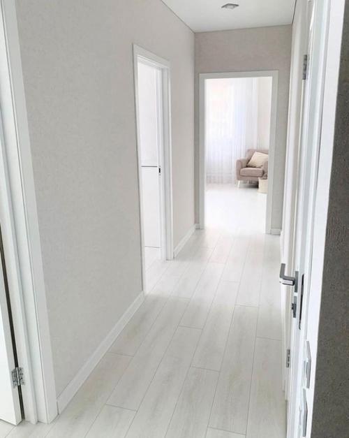 В целом, дизайн квартиры в светлых тонах имеет ряд преимуществ: 05