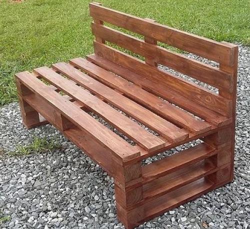 Мебель из паллет хорошо выглядит в лофтовых интерьерах, а также в саду. 01