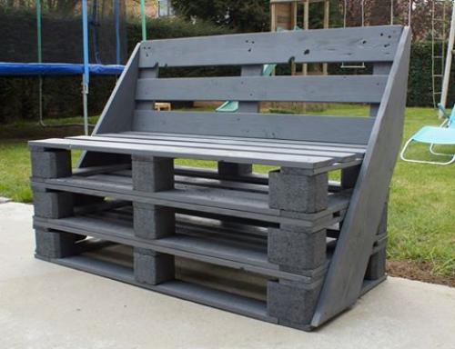 Мебель из паллет хорошо выглядит в лофтовых интерьерах, а также в саду. 05