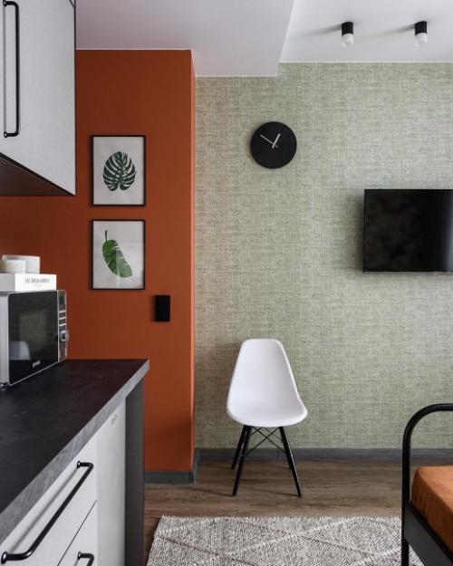 При входе выделена общая прихожая, из которой ведут две двери в разные апартаменты. 04