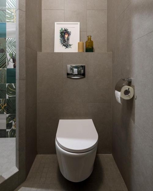 При входе выделена общая прихожая, из которой ведут две двери в разные апартаменты. 09