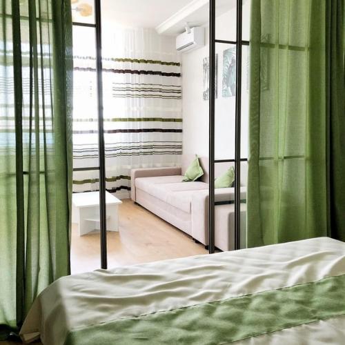 Отгородили спальное место в небольшой комнате. 02