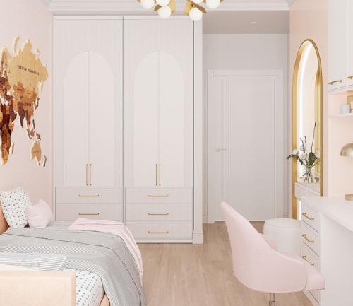 Просторная и светлая детская комната для девочки. 03