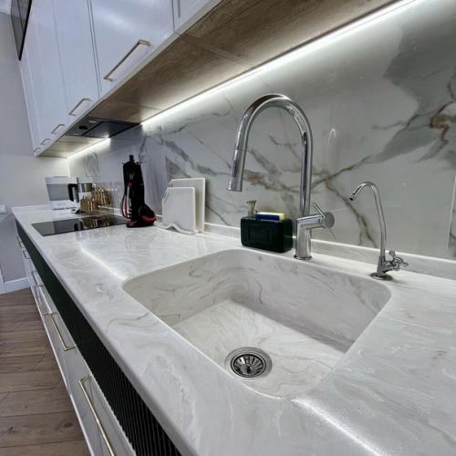 Эту кухню вы точно узнаете, если просмотрели наш последний Room Tour. 04