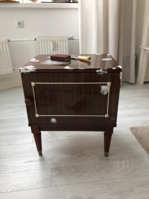 Реставрация старой советской тумбочки женскими рукам. 02