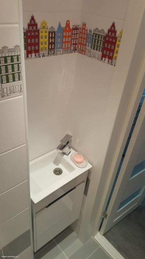 Плитку укладывала сама есть косяки, но терпимо и практически не видны. 02