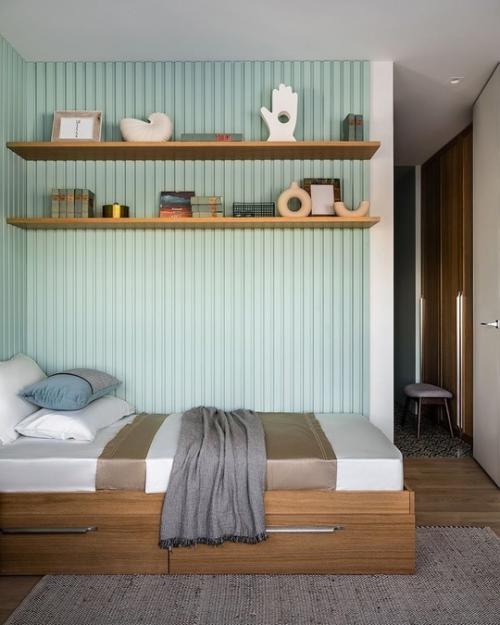 Улучшили планировку стандартной двухкомнатной квартиры площадью 45 м 2 и создали комфортное пространство для семьи из трех человек. 06