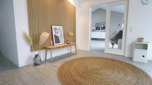 Небольшая подборка интерьеров с использованием реечных панелей. 02