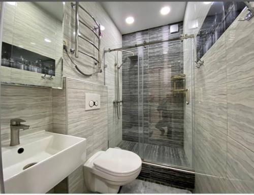 Очень долго копили на квартиру и наконец - то осуществили свою мечту. 09