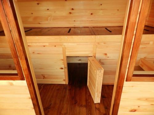 Муж домик для собачки своими руками построил. 05