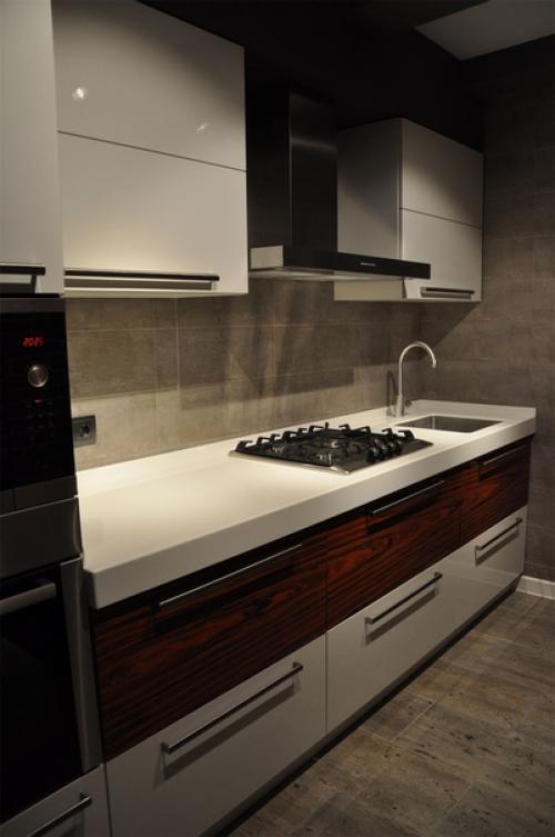 Весь ремонт в квартире был сделан своими руками кухню делал сам, гарнитур тоже, только столешку заказывал. 01