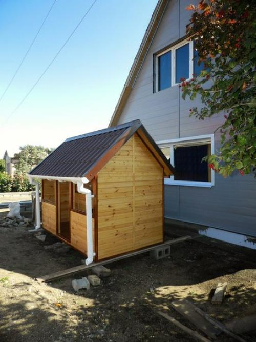 Муж домик для собачки своими руками построил. 04