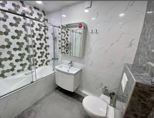 Очень долго копили на квартиру и наконец - то осуществили свою мечту. 08