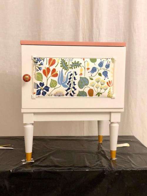 Реставрация старой советской тумбочки женскими рукам. 04