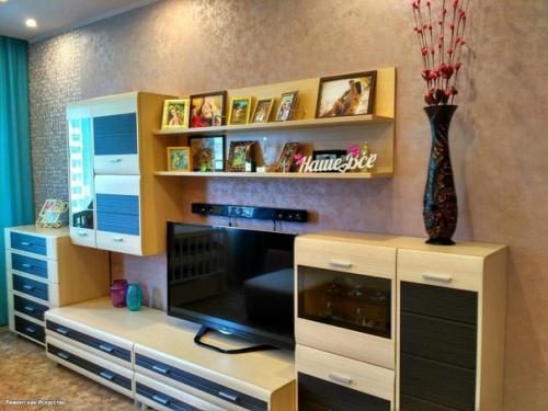 С мужем за лето ремонт в нашей квартире и даже после работы до 1 ночи приходилось помогать ему. 07