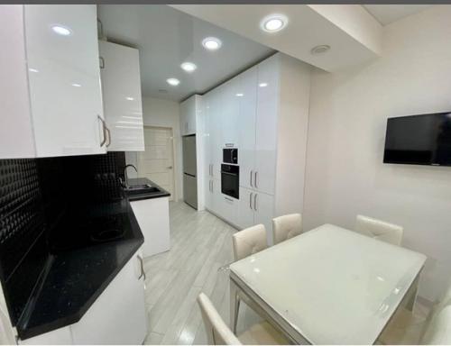 Очень долго копили на квартиру и наконец - то осуществили свою мечту. 01