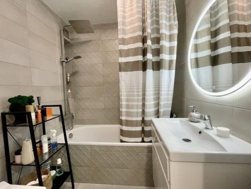 Пролетарский район.  Горсоветская 57 а. 02