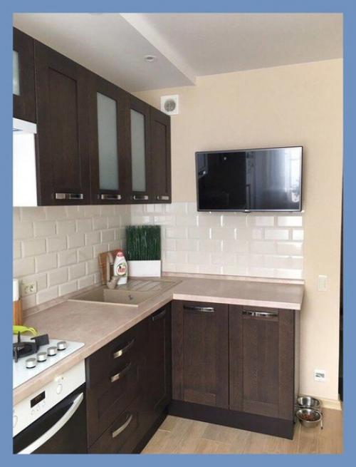 Кухню не делали какую то там со сверх супер пупер дизайном. 03