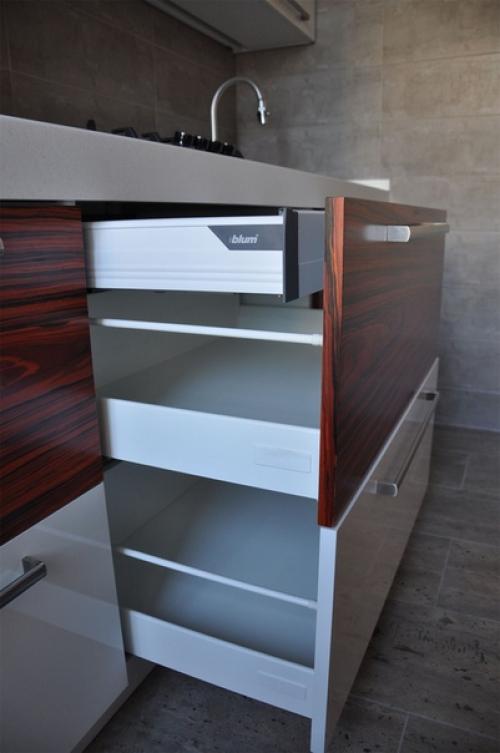 Весь ремонт в квартире был сделан своими руками кухню делал сам, гарнитур тоже, только столешку заказывал. 04