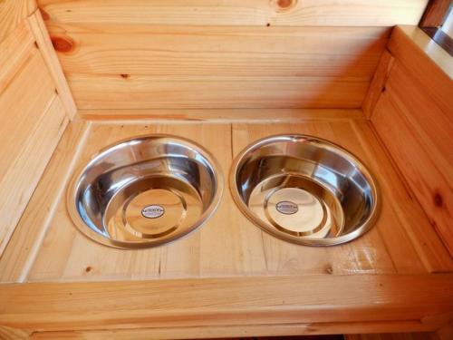 Муж домик для собачки своими руками построил. 02